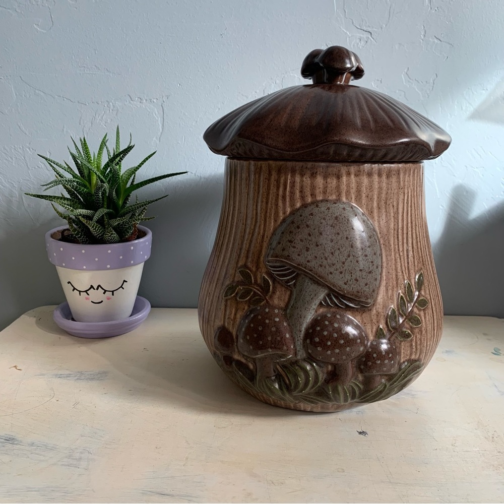 ARNEL’S | ✨ VINTAGE ✨ Large 70’s Mushroom Canister